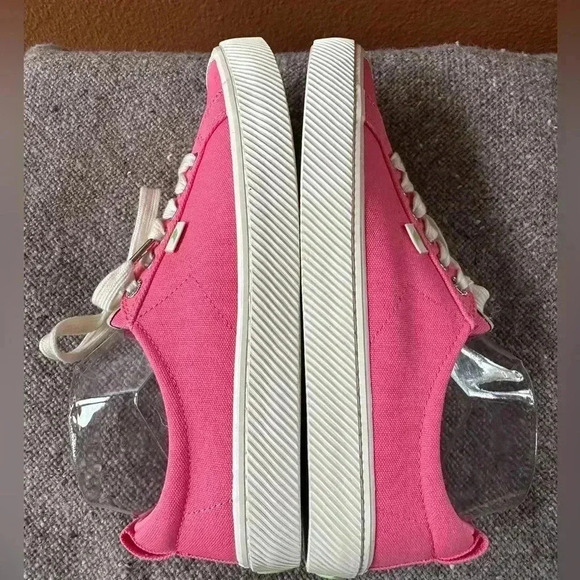 Cariuma OCA Low Canvas In Pink Women’s 10/ Men’s 8.5 New Without Tags! - Picture 6 of 10